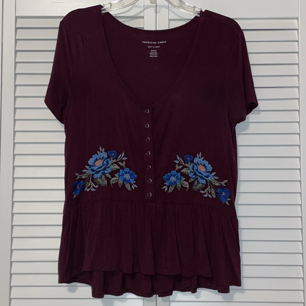 ❤️ 5/$25 - American Eagle shirt Sz M